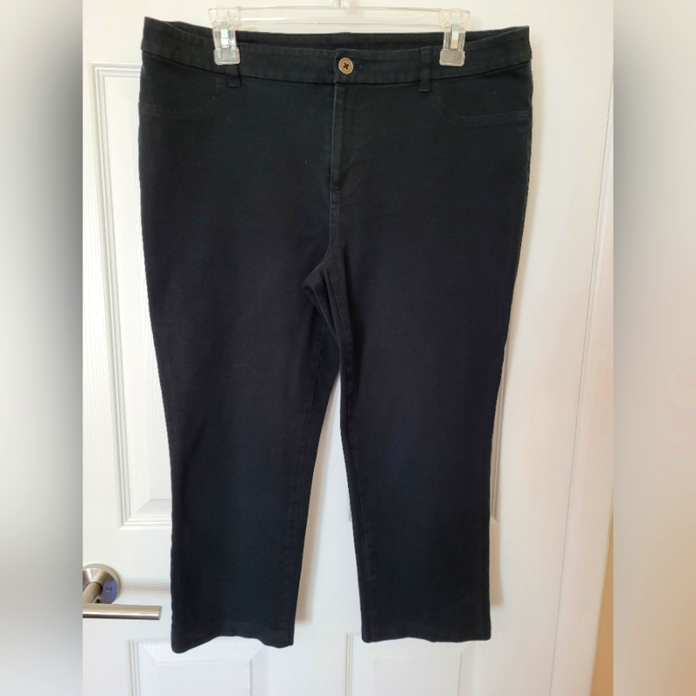 Chico's Black Crops Size 1.5